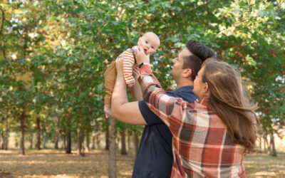 Capture the Magic of Fall Family Photos in Cedar Rapids: Timing and Outfit Coordination Tips